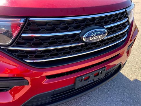 Used 2022 Ford Explorer XLT image 28