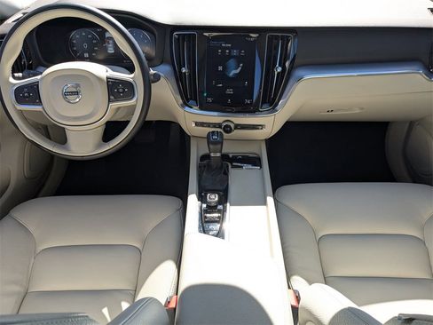 Used 2020 Volvo S60 T5 Momentum image 16