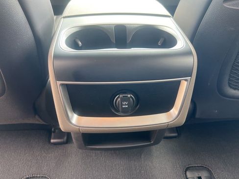 Used 2025 Kia Carnival image 36