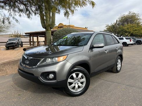 Used 2013 Kia Sorento LX w/ Convenience Pkg FWD image 1