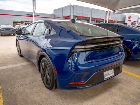 New 2026 Toyota Prius Plug-In Hybrid FWD image 5