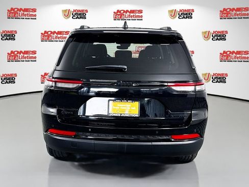 Used 2023 Jeep Grand Cherokee Limited w/ Black Appearance Package AWD/4WD image 16