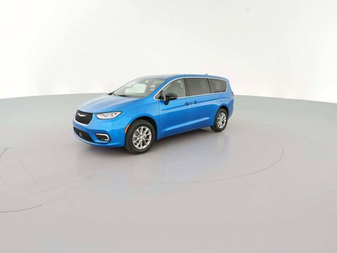 New 2026 Chrysler Pacifica Limited image 4