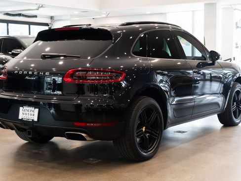 Used 2018 Porsche Macan AWD/4WD image 4