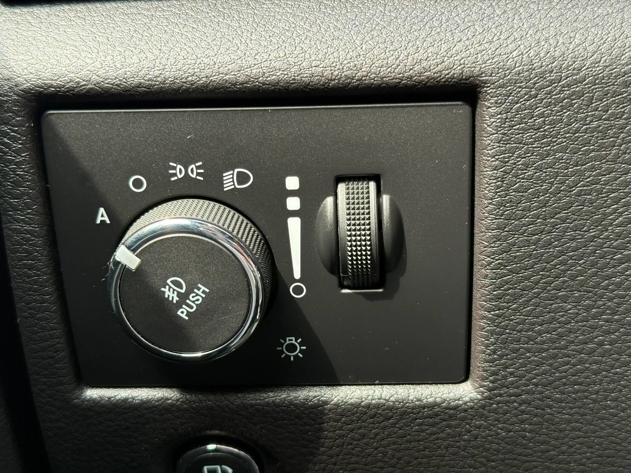 Used 2019 Jeep Grand Cherokee Laredo AWD/4WD image 25