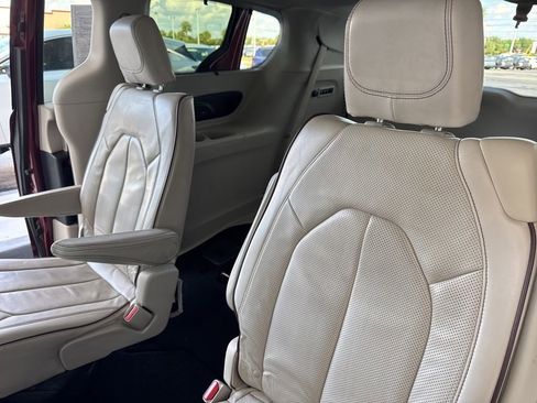 Used 2017 Chrysler Pacifica Limited image 15