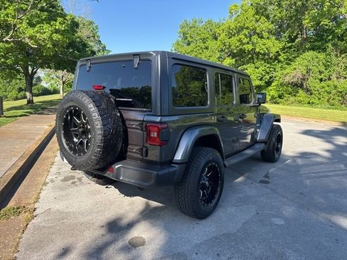 Used 2018 Jeep Wrangler Unlimited Sahara AWD/4WD image 7