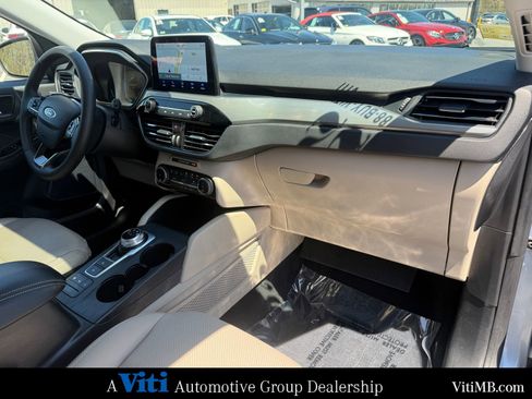 Used 2022 Ford Escape Titanium FWD image 30