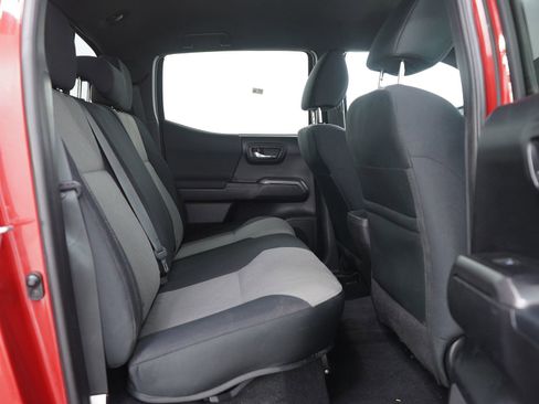 Used 2021 Toyota Tacoma TRD Sport image 11