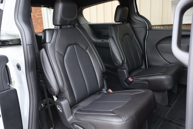 New 2026 Chrysler Pacifica Select AWD/4WD image 55