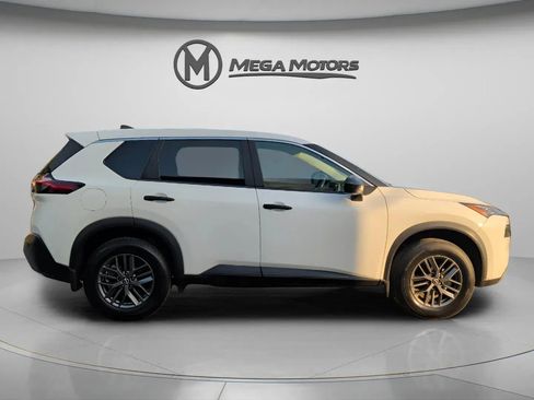 Used 2022 Nissan Rogue S image 9