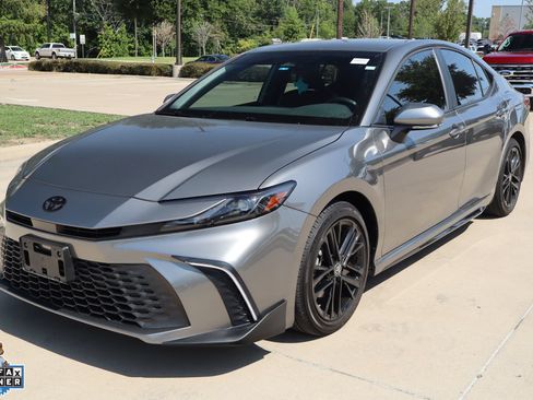 Used 2026 Toyota Camry SE w/ Convenience Package FWD image 8