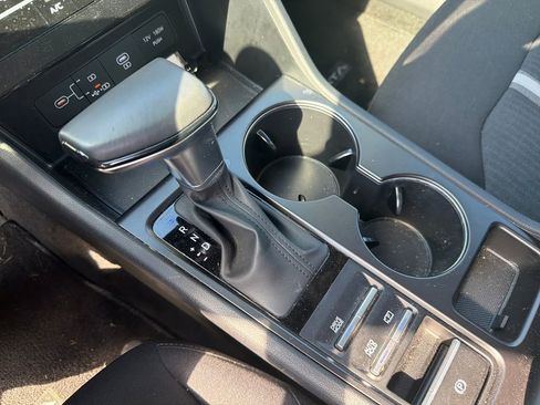 Used 2025 Hyundai Sonata SE FWD image 21