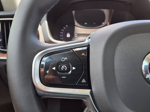 Certified 2025 Volvo S60 B5 Plus AWD/4WD image 29
