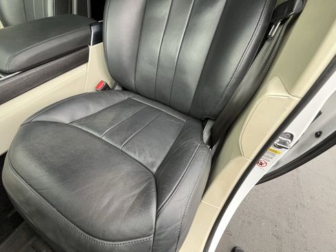 Used 2024 Land Rover Range Rover Long Wheelbase Autobiography image 15