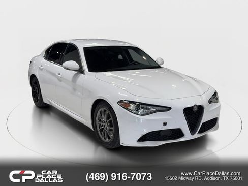 Used 2018 Alfa Romeo Giulia image 2