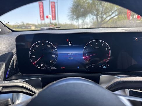 Used 2024 Mercedes-Benz GLB 250 4MATIC image 21