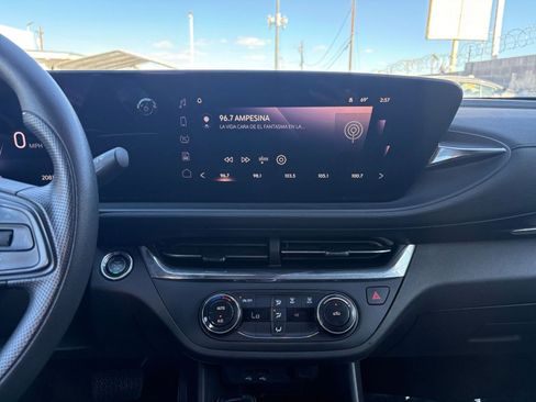 Used 2025 Buick Envista Preferred image 17