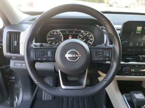 Certified 2023 Nissan Pathfinder SL FWD image 21