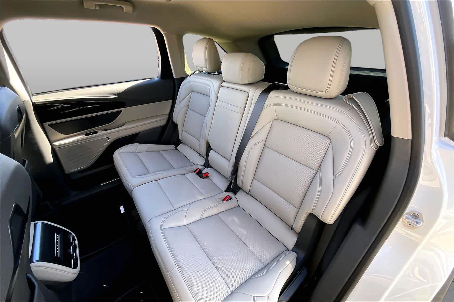 Used 2025 Lincoln Nautilus Premier AWD/4WD image 20