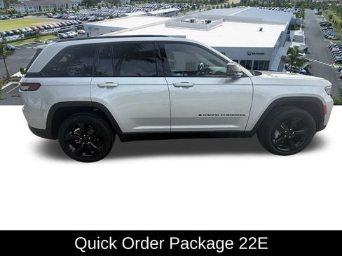 Certified 2025 Jeep Grand Cherokee Limited w/ Black Appearance Package image 3