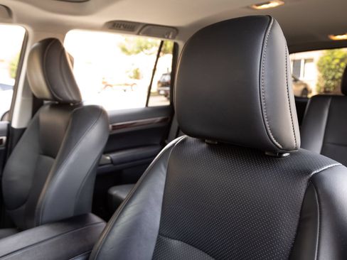 Used 2019 Lexus GX 460 Luxury AWD/4WD image 22