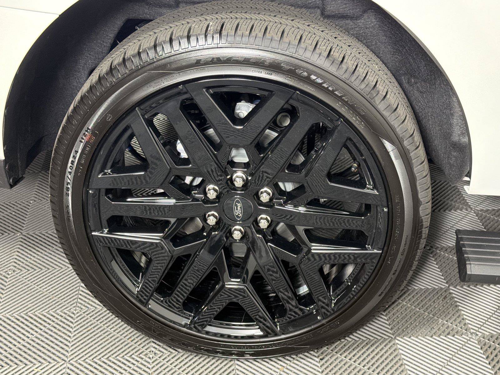 New 2027 Ford Expedition Platinum w/ Stealth Performance Package AWD/4WD image 17