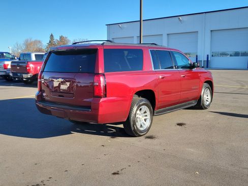 Used 2018 Chevrolet Suburban LT w/ Luxury Package image 4