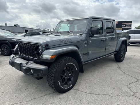 Used 2024 Jeep Gladiator Sport AWD/4WD image 7