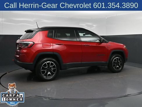 Used 2025 Jeep Compass Trailhawk AWD/4WD image 8