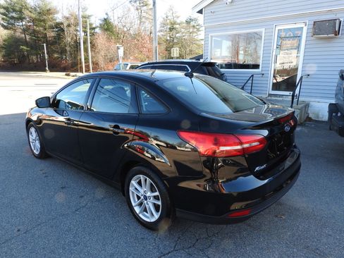 Used 2017 Ford Focus SE image 4
