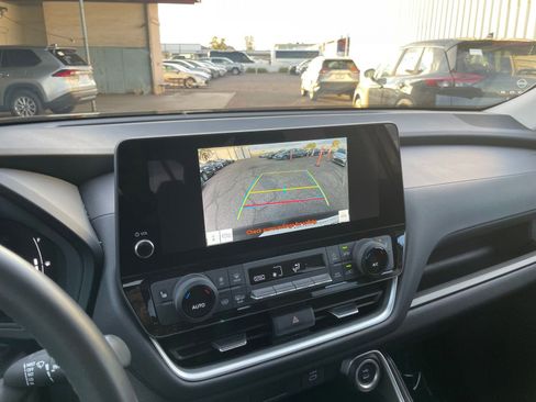 Used 2025 Toyota Grand Highlander XLE image 25