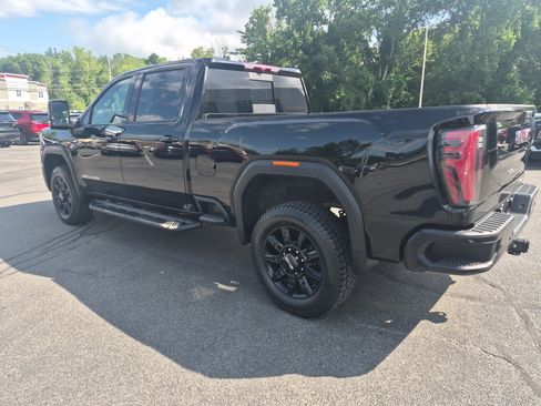 Used 2024 GMC Sierra 2500 AT4 w/ AT4 Preferred Package AWD/4WD image 3