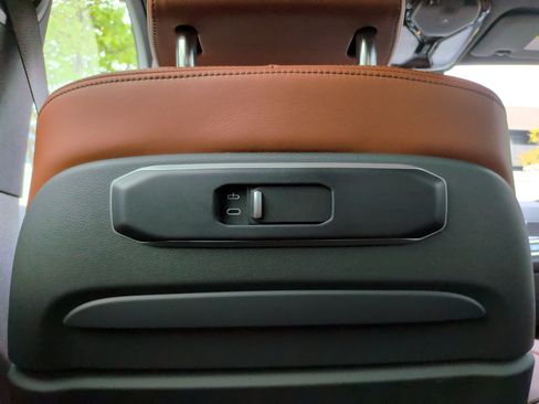 Used 2026 BMW X5 sDrive40i w/ Executive Package RWD image 38