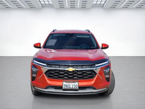 Used 2024 Chevrolet Trax LT w/ Driver Confidence Package FWD image 2