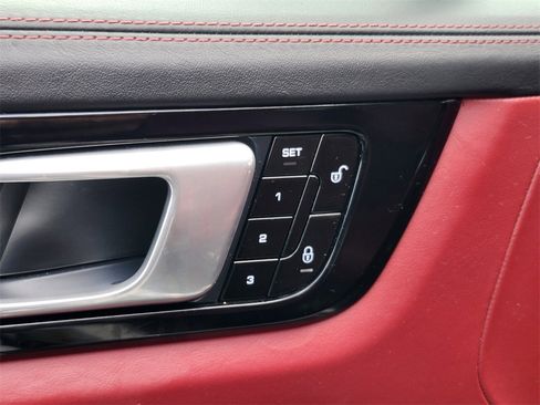 Used 2019 Porsche Cayenne Turbo image 16