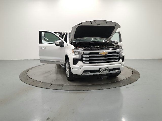 Used 2024 Chevrolet Silverado 1500 High Country w/ High Country Premium Package AWD/4WD image 10