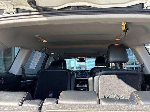 Used 2018 Toyota Highlander Limited image 30