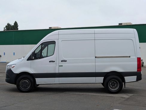 Used 2019 Freightliner Sprinter 2500 RWD image 5