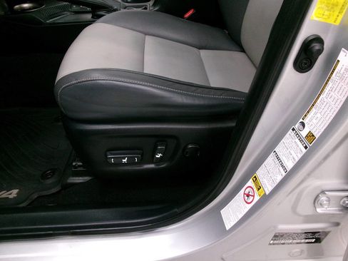 Used 2013 Toyota RAV4 Limited AWD/4WD image 22