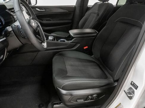 Used 2024 Jeep Grand Cherokee Laredo w/ Luxury Tech Group I image 10