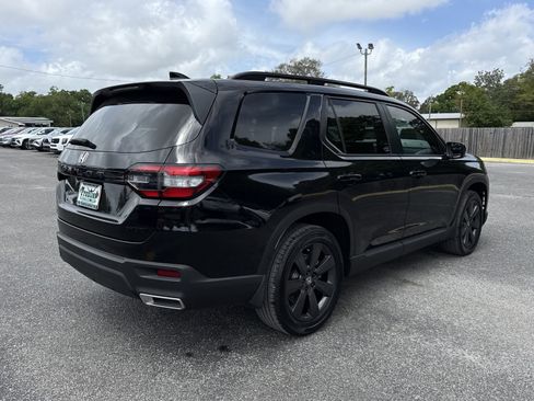 Used 2025 Honda Pilot Sport image 5