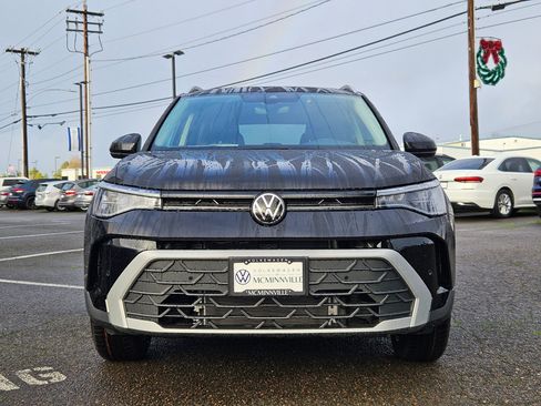 New 2025 Volkswagen Taos SE image 8