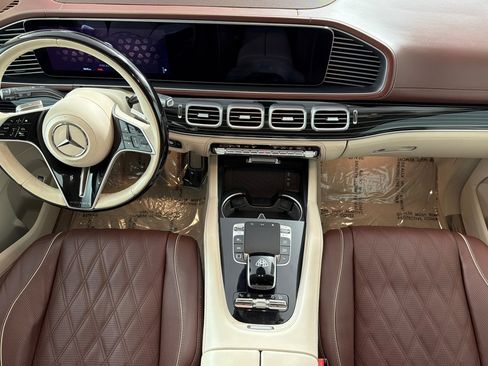 Used 2025 Mercedes-Benz Maybach GLS 600 4MATIC image 12