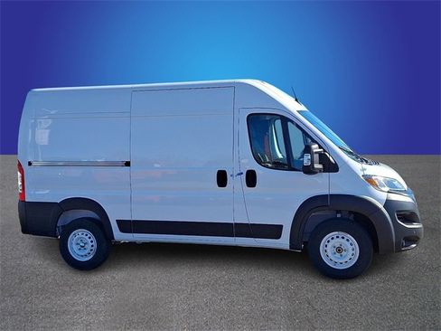Used 2024 RAM ProMaster 2500 w/ Safety Group image 4