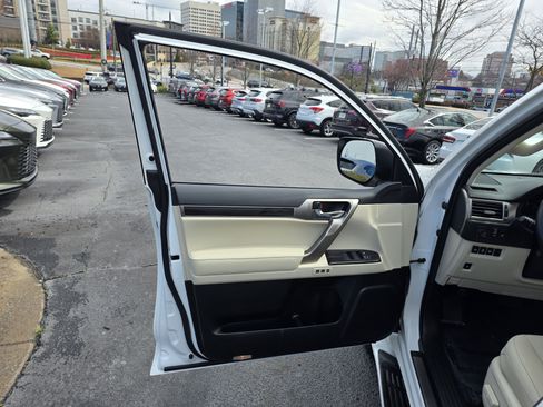 Certified 2020 Lexus GX 460 Premium w/ Premium Package image 11