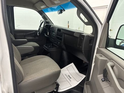 Used 2019 GMC Savana 2500 Extended RWD image 27