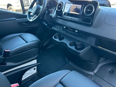 Used 2025 Mercedes-Benz Sprinter 3500 image 16