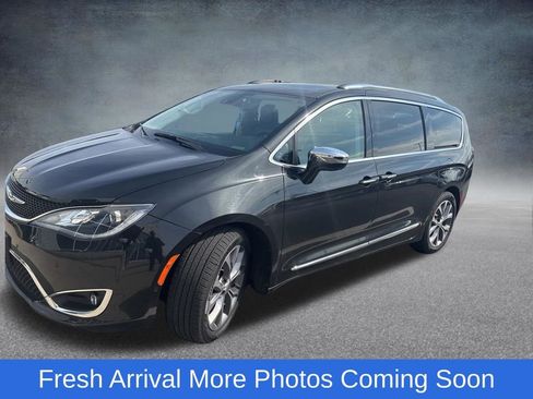 Used 2020 Chrysler Pacifica Limited w/ Tire & Wheel Group image 3