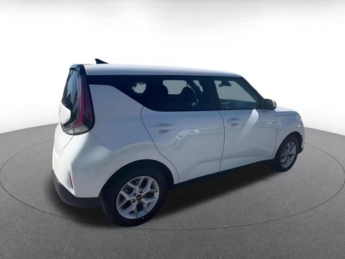 Used 2025 Kia Soul LX w/ LX Technology Package FWD image 13